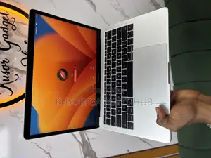 Laptop Apple MacBook Pro 2017 8GB Intel Core I5 SSD 256GB