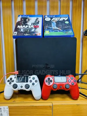 Play Station 4 Slim