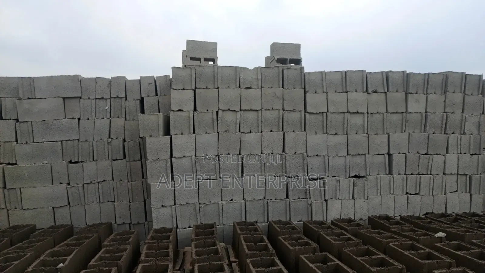 Strong Vibrated Blocks
