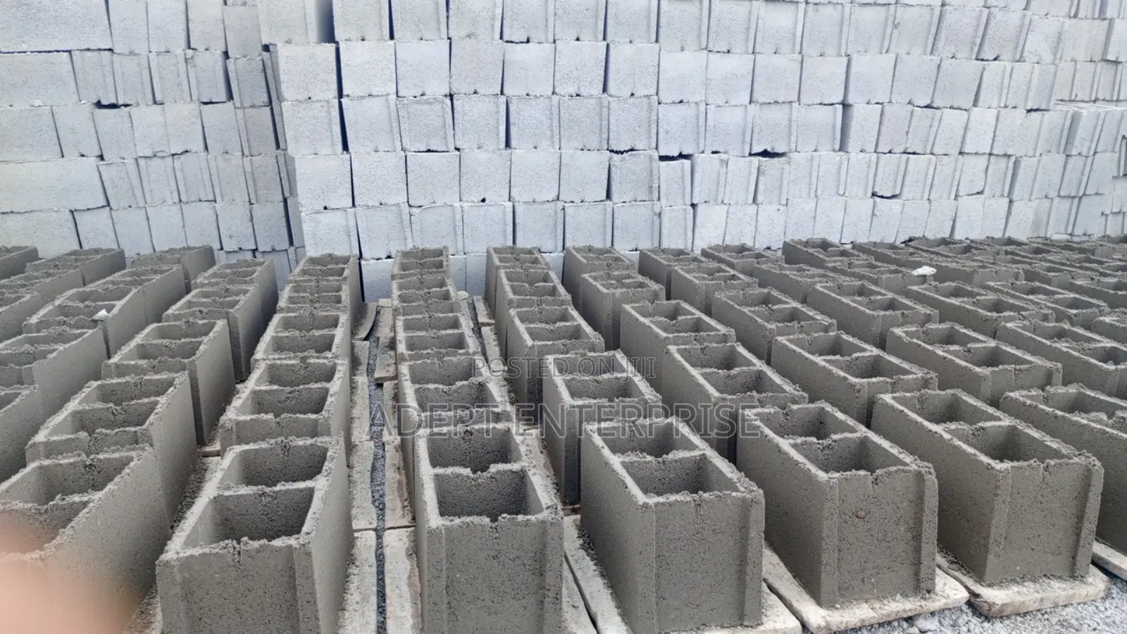 Strong Vibrated Blocks