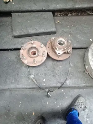 Front Hub GMC Yukon 2010