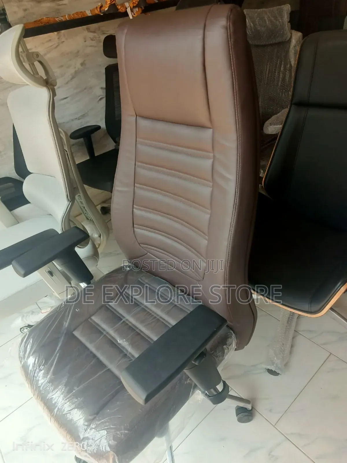 Office Chair With Adjustable Hand