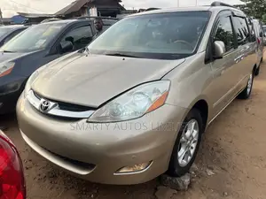 Toyota Sienna XLE Limited AWD 2006 Gold