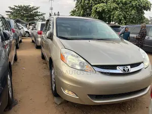 Toyota Sienna XLE Limited AWD 2006 Gold