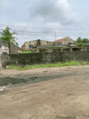 4beds Bungalow on 2plots for Lease