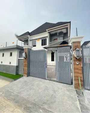 4bdrm Duplex in Chevron for sale