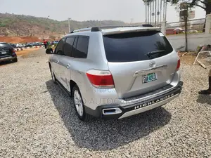 Toyota Highlander Limited 3.5l 4WD 2013 Silver