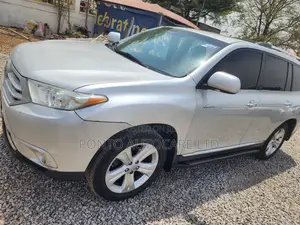 Toyota Highlander Limited 3.5l 4WD 2013 Silver