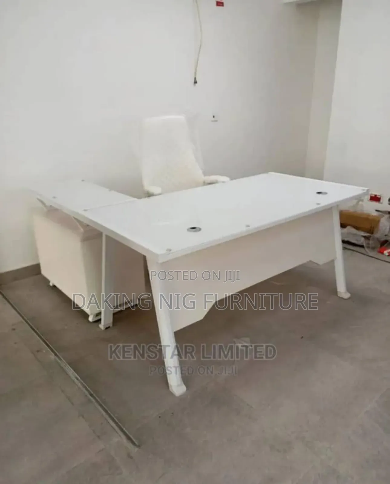 Curve Glass Top Office Table