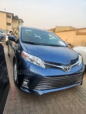 Toyota Sienna 2016 Blue