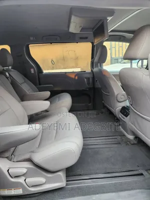 Toyota Sienna 2016 Blue