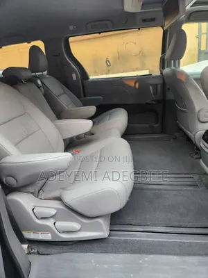 Toyota Sienna 2016 Blue