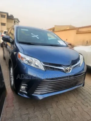 Toyota Sienna 2016 Blue