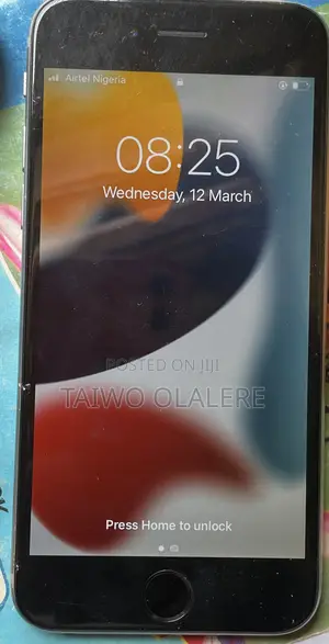 Photo - Apple iPhone 6s 32 GB Silver