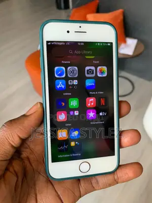 Photo - Apple iPhone 6s 64 GB White
