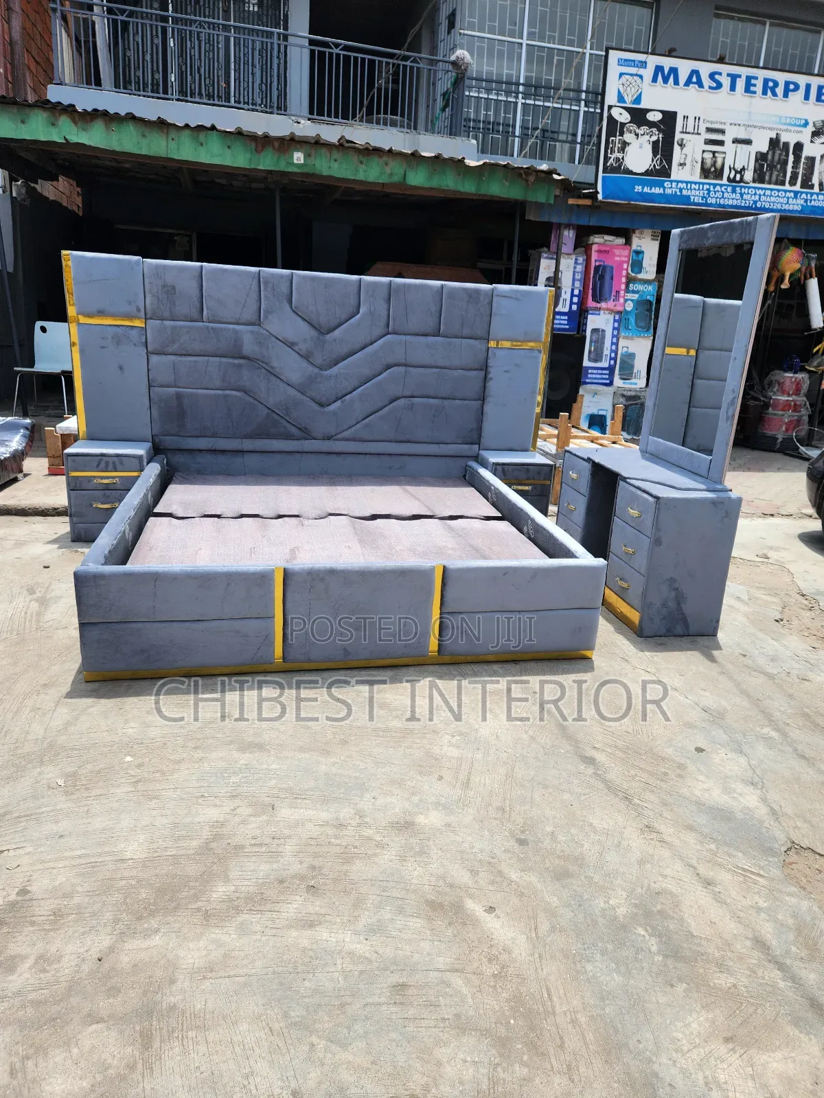 Unique King Size Bed With Its Accessories.