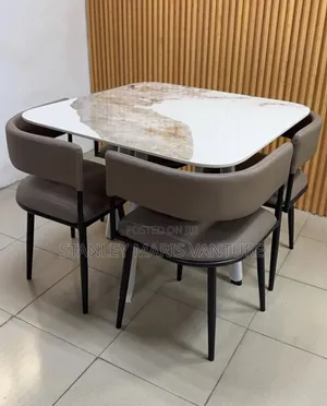 Luxurious Four Seater Dinning Set