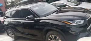 Toyota Highlander XLE 2022 Black