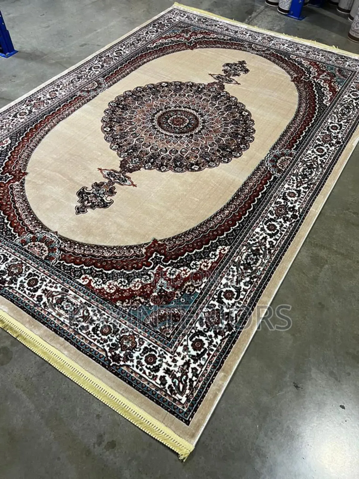 Unique Royal Center Rug