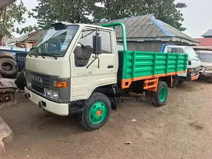 Nigeria Used Toyota Dyna 200 Normal Hand 2rz Petrol Engine