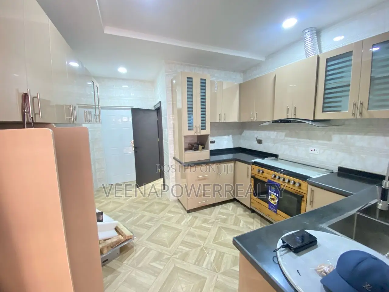 Furnished 3bdrm Apartment in Mabushi for sale