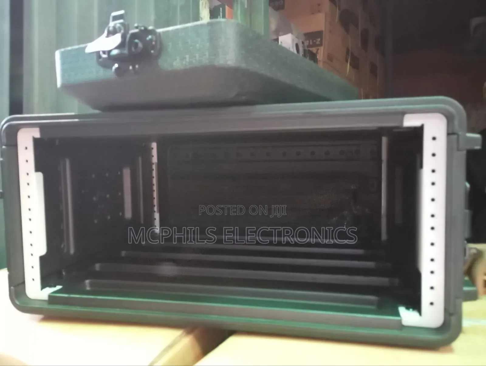 6u Amp Flight Casing