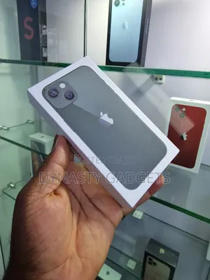 New Apple iPhone 13 256 GB Green