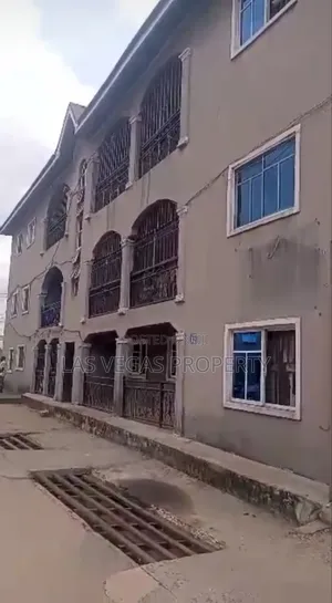 3bdrm Block of Flats in Owerri for sale