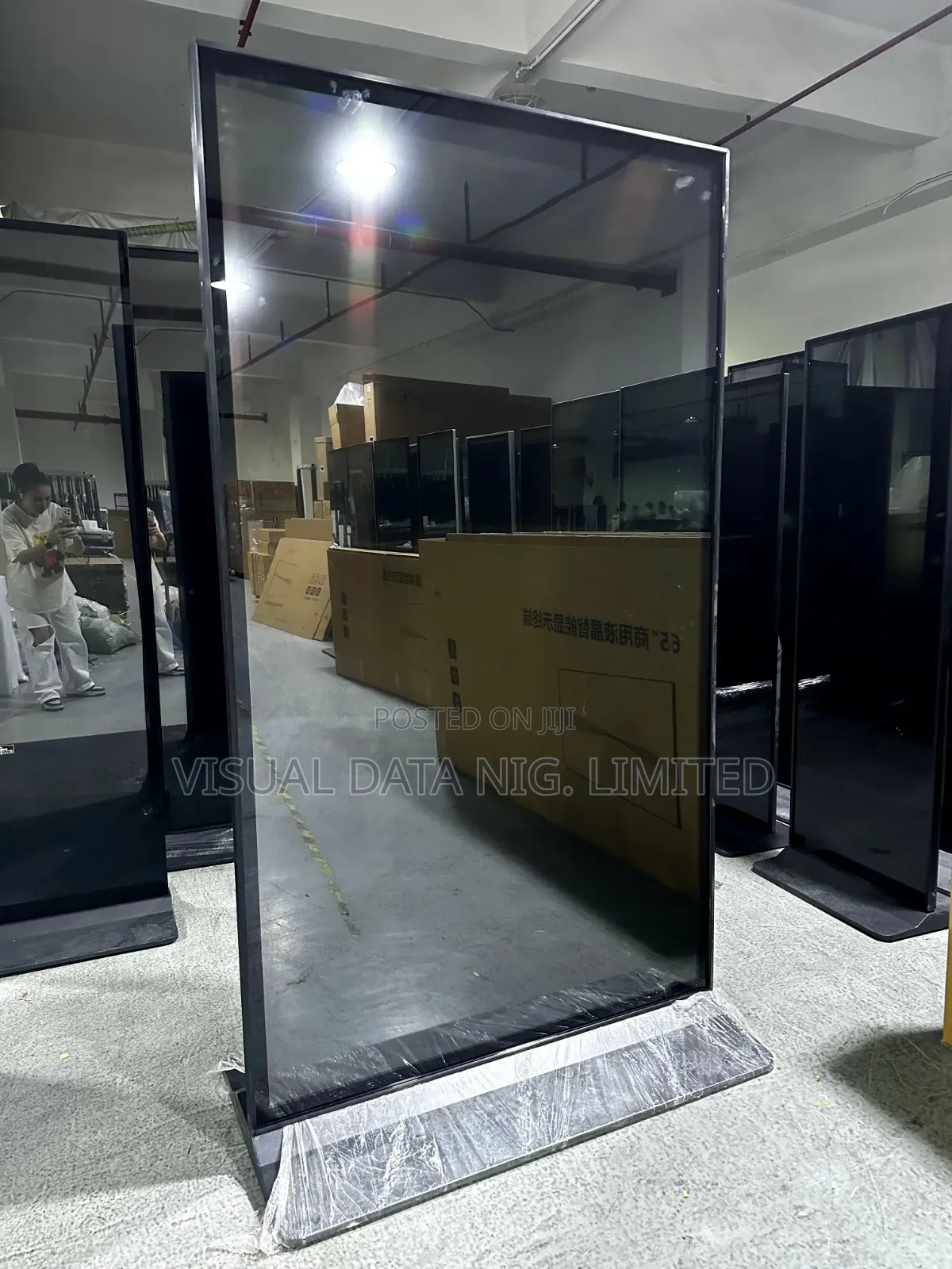 Elon Full Screen Digital Signage 75 Inches Double Sided