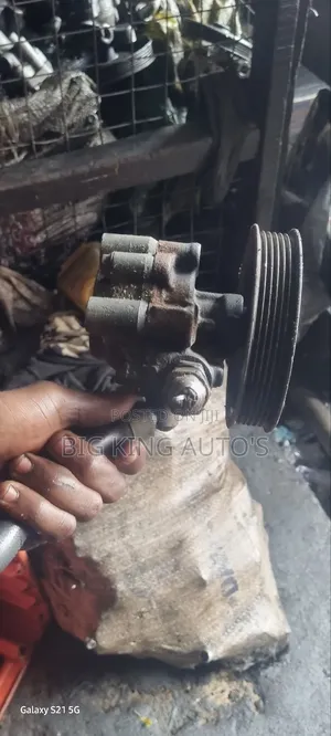 Power Steering Pump for Toyota Tacuma 2003,2004,2005 2008