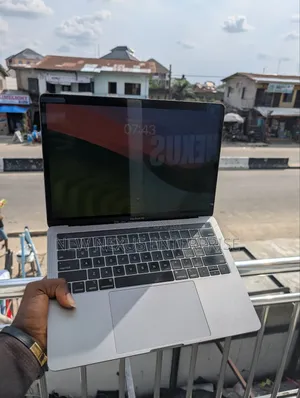 Laptop Apple MacBook 2018 8GB Intel Core I5 SSD 512GB