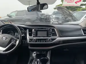 Toyota Highlander LE V6 4x4 (3.5L 6cyl 6A) 2016 Burgundy