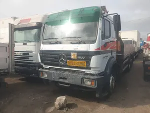 1827 Mercedez Hiab Truck Tokunbo With 8 Tyres