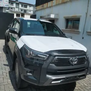 New Toyota Hilux 2025 Black