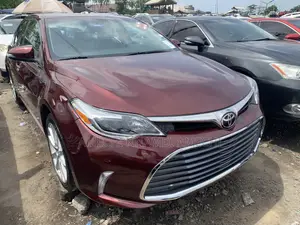 Toyota Avalon XLE Premium Sedan FWD (3.5L 6cyl 6A) 2013 Red