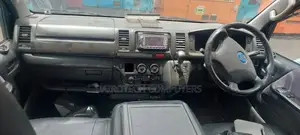 Toyota HiAce 2004 Silver