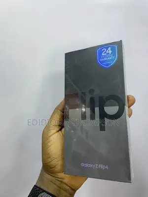 New Samsung Galaxy Z Flip4 256 GB