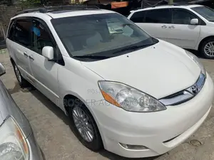Toyota Sienna XLE 2007 White
