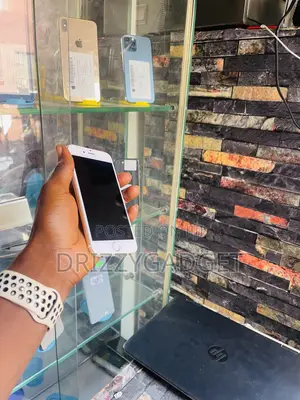 Photo - Apple iPhone 6s 64 GB Gold