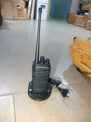 Motorola (M9) Walkie Talkie Radio