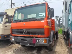 Mercedes Benz 814 German Pickup Truck 20ft