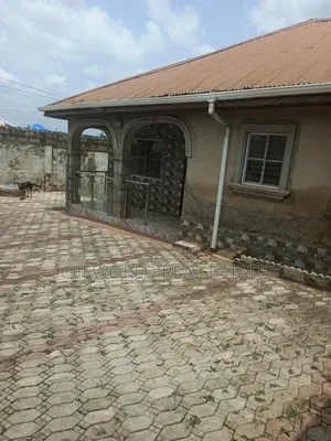 3bdrm Bungalow in Lane 2 Goshen Land, Ibadan Polytechnic/University
