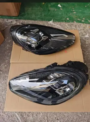 Porsche Cayenne 2013 Head Lamp