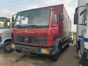 Mercedes Benz 814 Container Truck