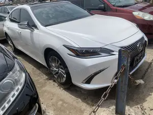 Lexus ES 350 Luxury 2021 White