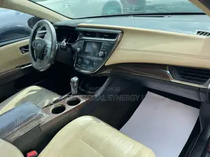 Toyota Avalon Limited Sedan FWD (3.5L 6cyl 6A) 2013 Burgundy