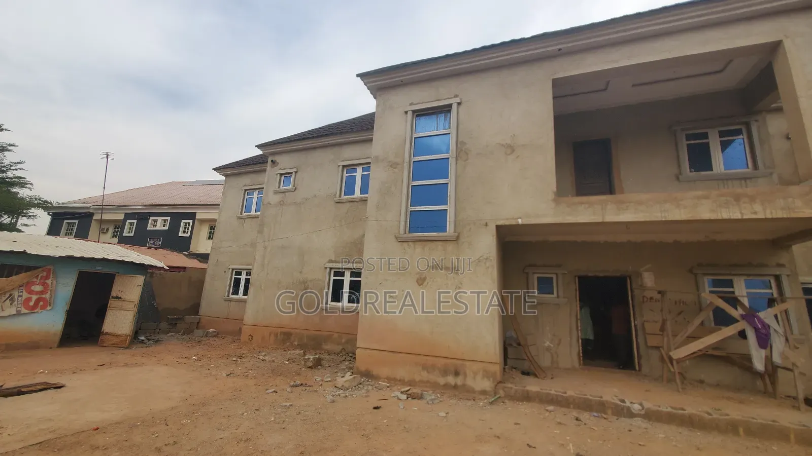 16bdrm Maisonette in City College, Karu for sale