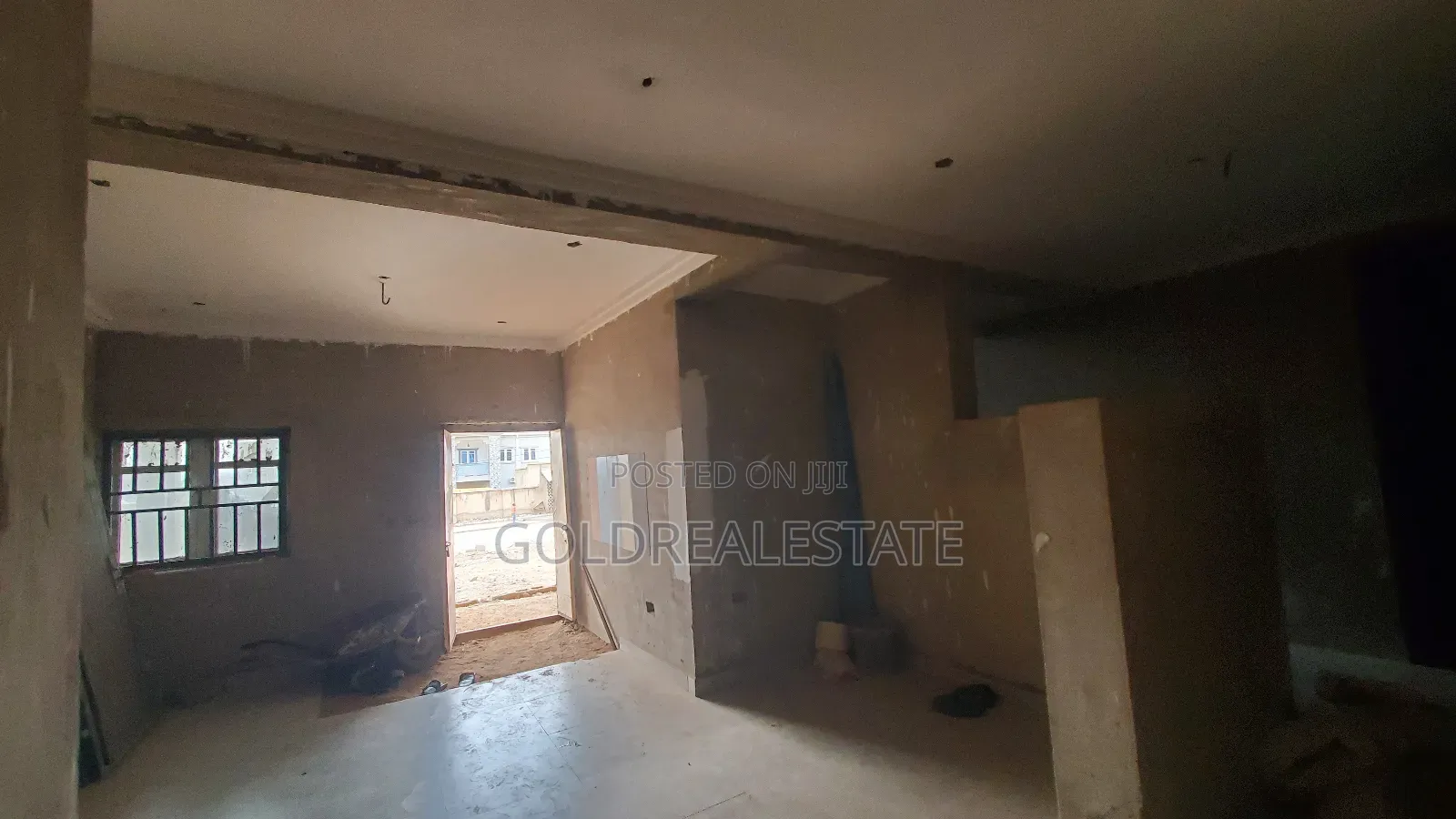 16bdrm Maisonette in City College, Karu for sale