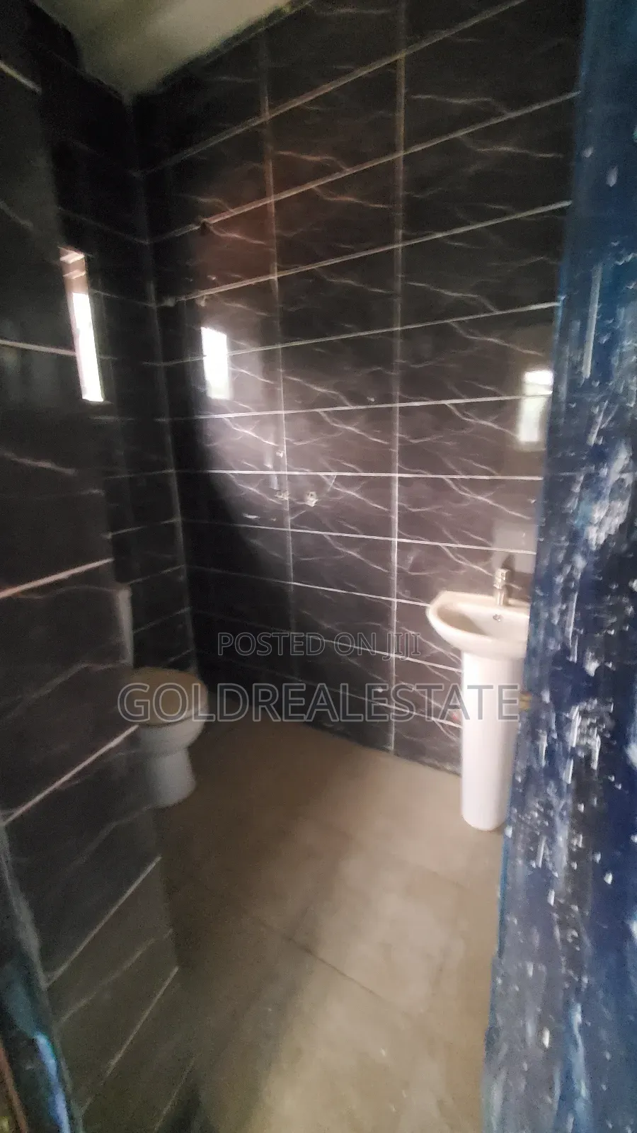 16bdrm Maisonette in City College, Karu for sale