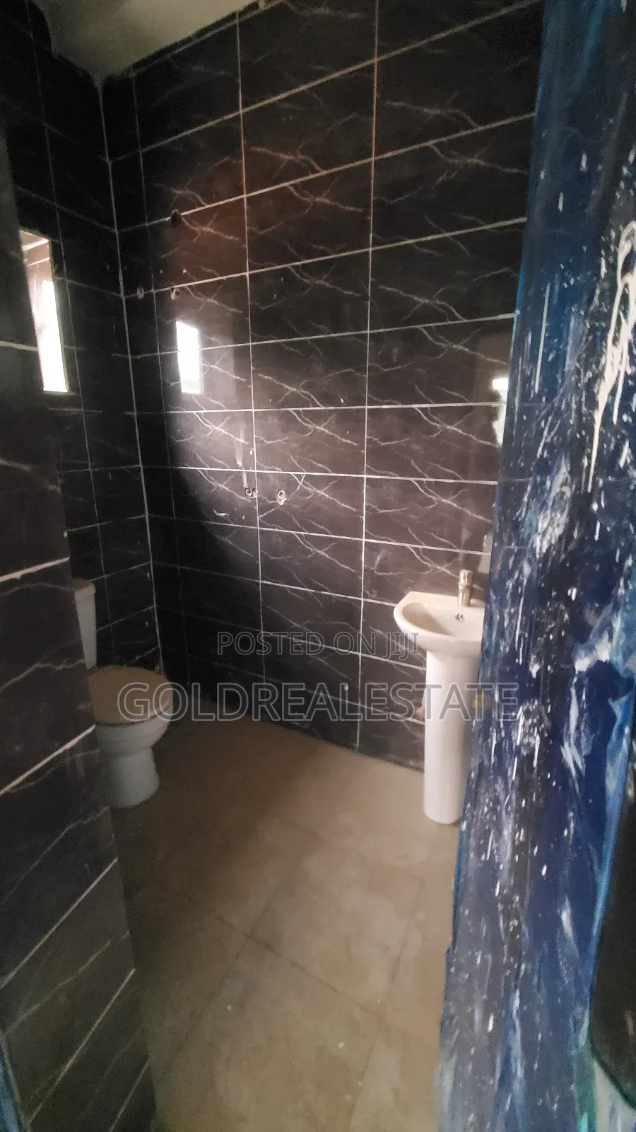 16bdrm Maisonette in City College, Karu for sale